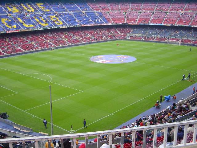 Binnenkant van Camp Nou in Barcelona voor aanvang van Barcelona - Mallorca zondag 15 april 2007