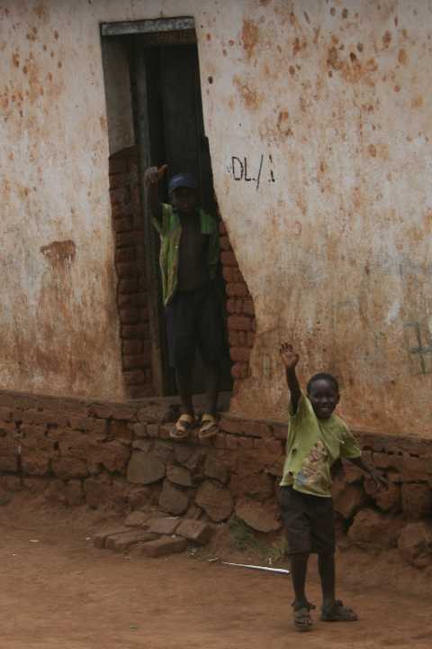 Enthousiaste mensen langs de kant