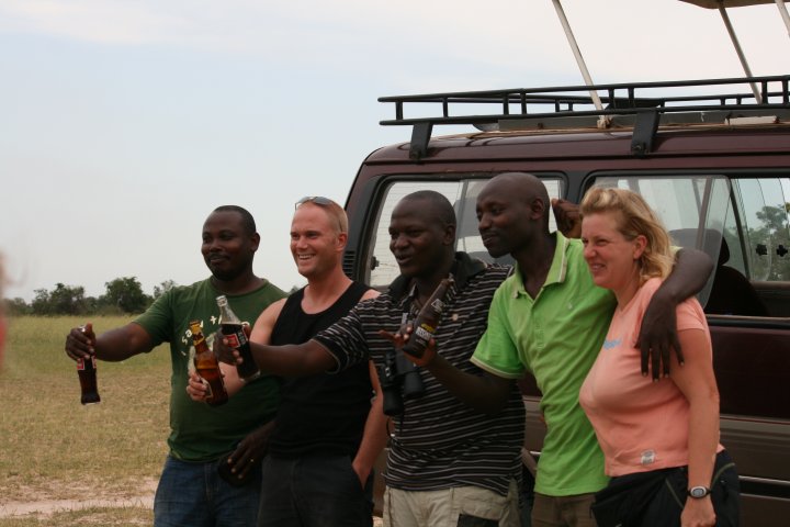 Onze chauffeurs, reisbegeleidster en Thijs, vlnr Robert, Thijs, Frank Gashom, Heleen.