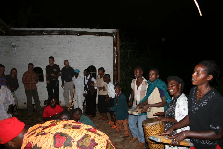 Een afrikaanse muziek en dans groep kwam ons vermaken.