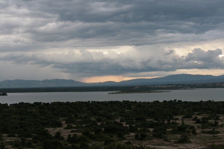 Het kanaal tussen lake Edward en lake Albert