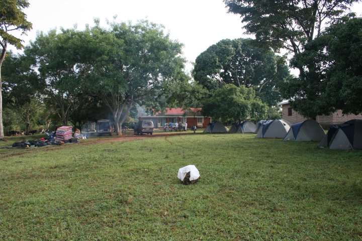 Ons tenten kamp op het terrein van de boer.