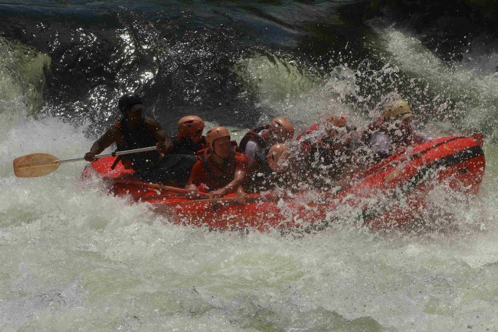 We blijven in de raft maar houden het niet droog