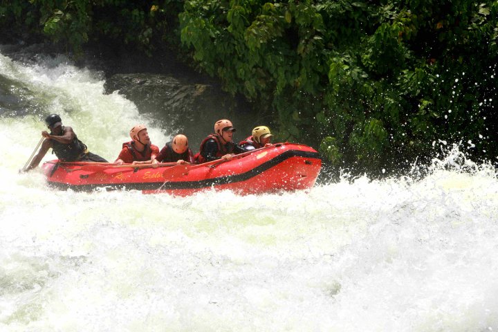 Na de val over de witte koppen verder naar rustiger water.