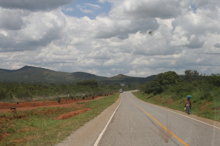 Er zitten ook hele goede stukken weg bij en nu kunnen we rustig van de omgeving genieten